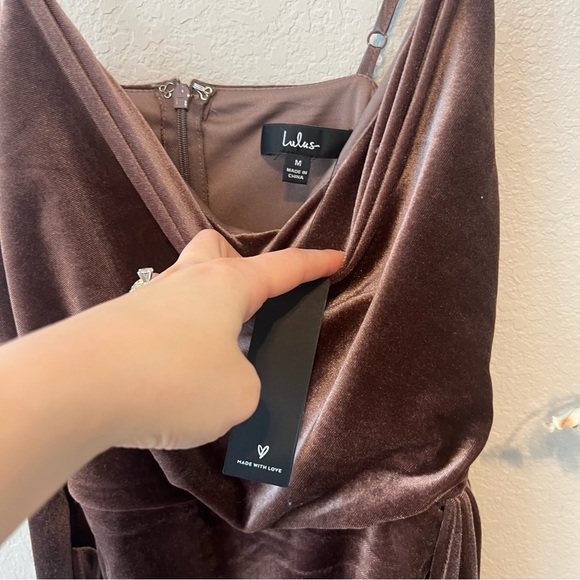 NWT Lulu's Living it Luxe Taupe Velvet Tulip Mini Dress M - Picture 5 of 8